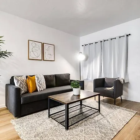 Miami Airport 2-Bedroom Unit With Speedy Wi-Fi Virg8